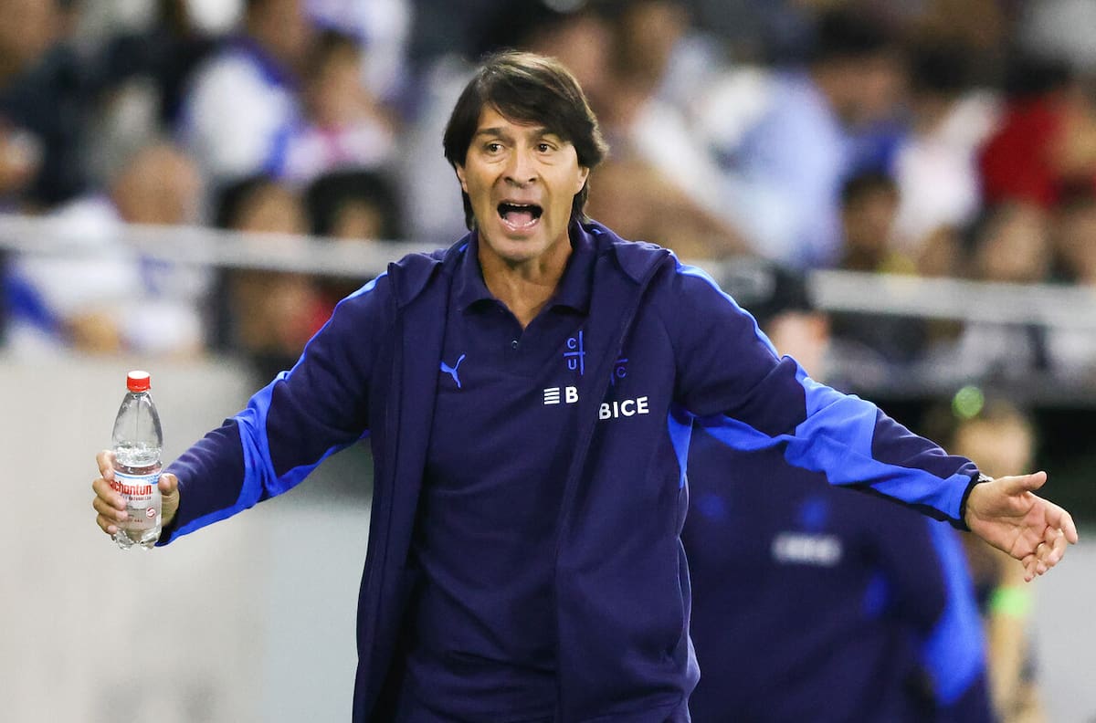 Daniel Garnero volvió a darle al arbitraje tras igualdad con Ñublense: “La de Palavecino no es jugada de expulsión”