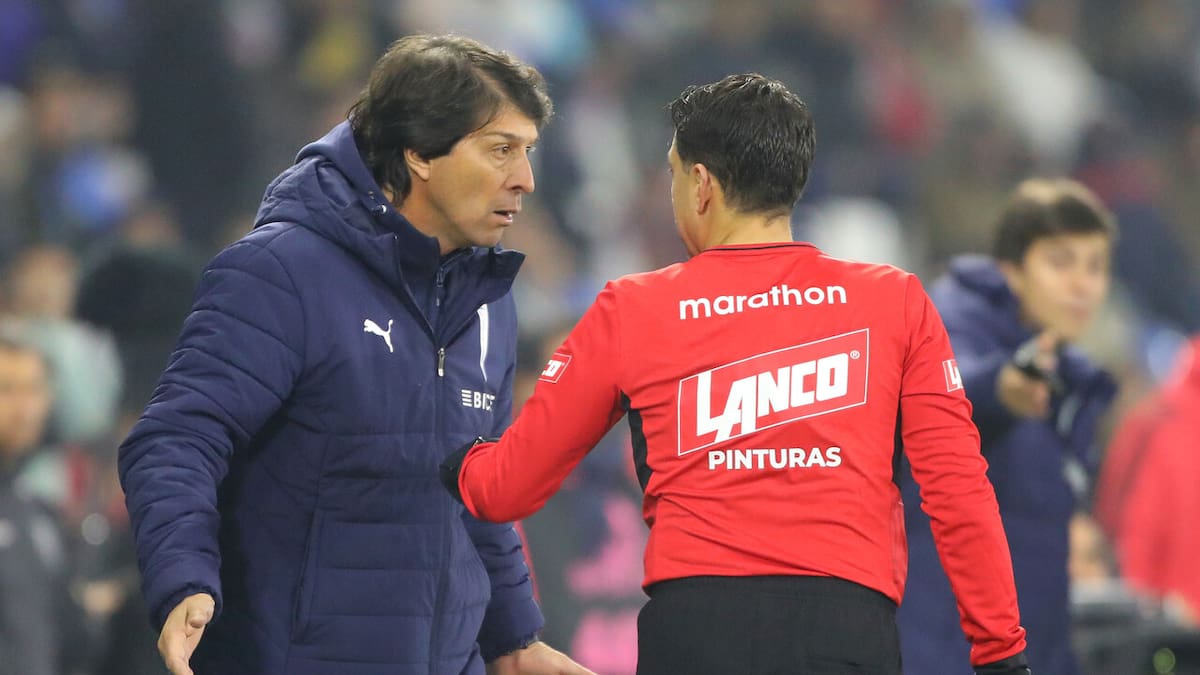 Garnero contra el arbitraje tras derrota de la UC ante Colo-Colo: “Sería un papelón contar lo que me dijeron”