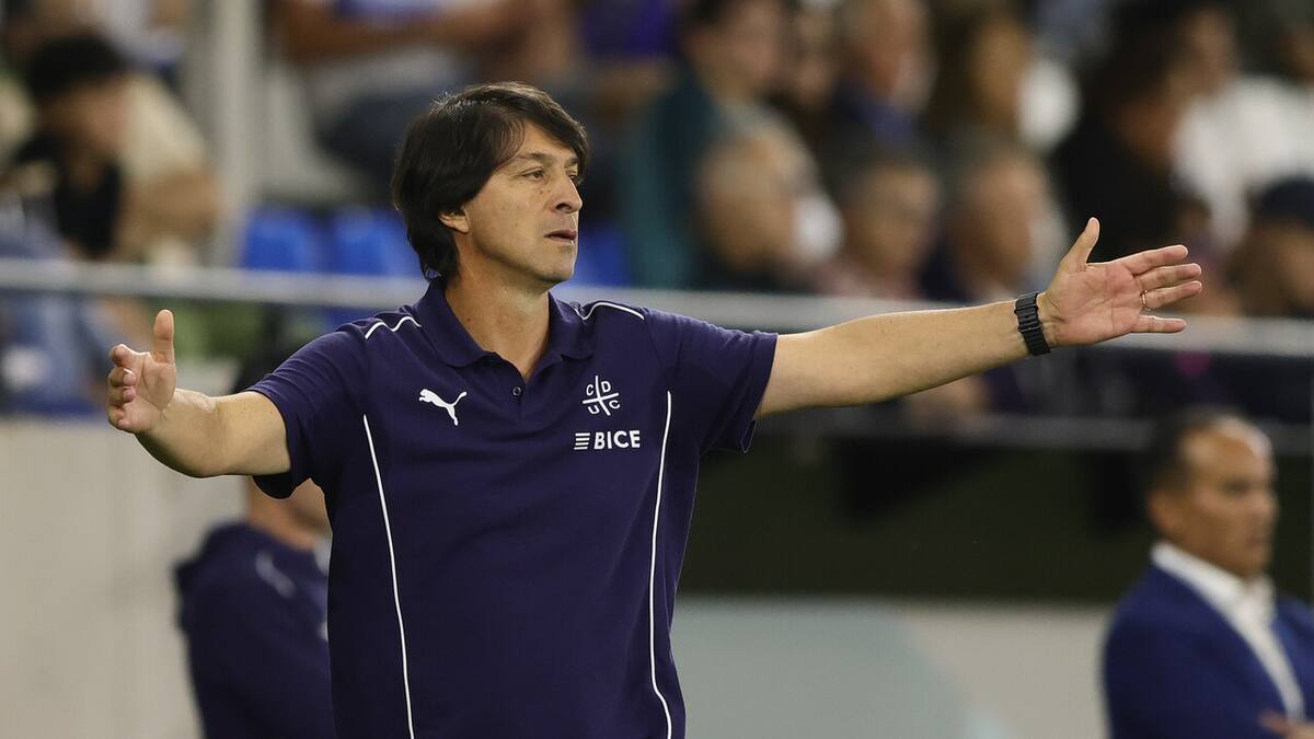 Mientras Garnero presiona por un lateral izquierdo, la UC dejaría partir a joven promesa zurda