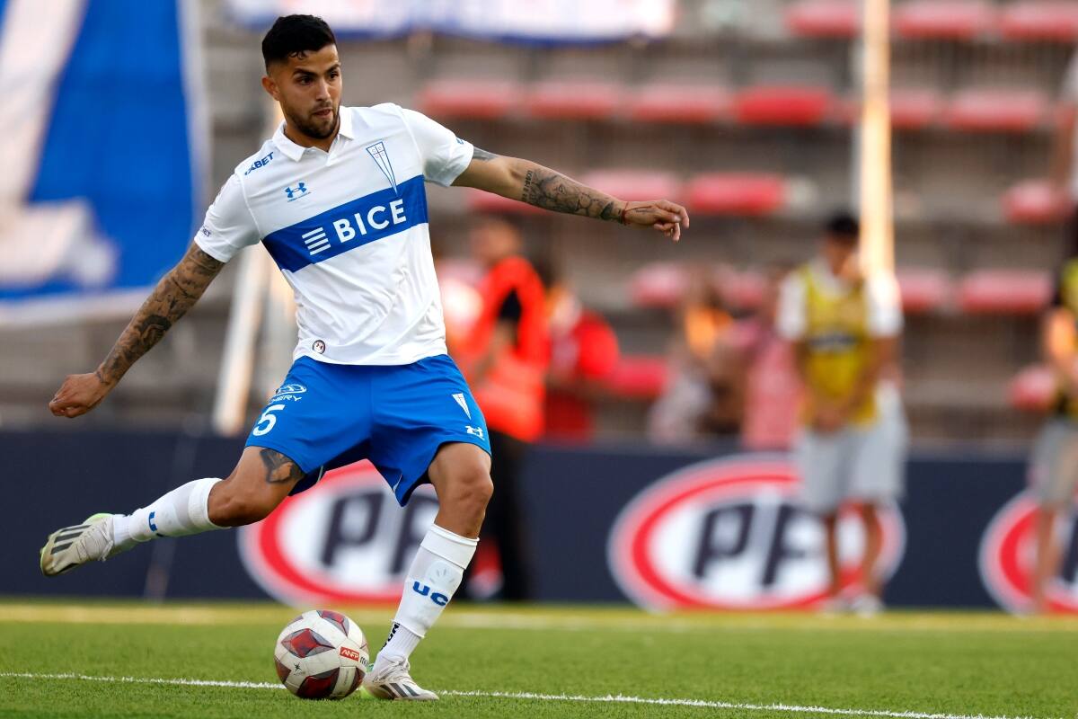 Daniel González, central de la Universidad Católica. Foto: Agencia Aton.