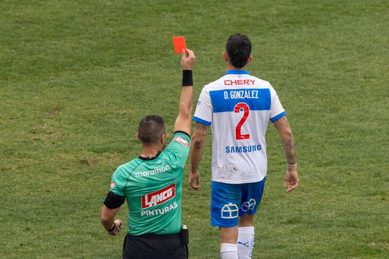 , expulsado en el duelo de Universidad Católica frente a Coquimbo Unido por la Liga de Primera. Foto: Felipe Escobedo.