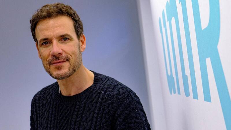 actúa en "Mano de Hierro" de Netflix.