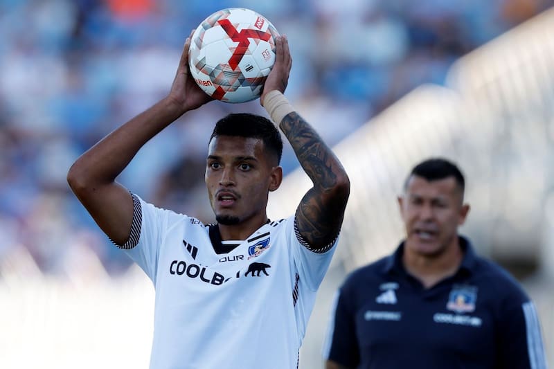 El zaguero de Colo Colo recibe el interés de varios equipos del fútbol chileno. Foto: ATON