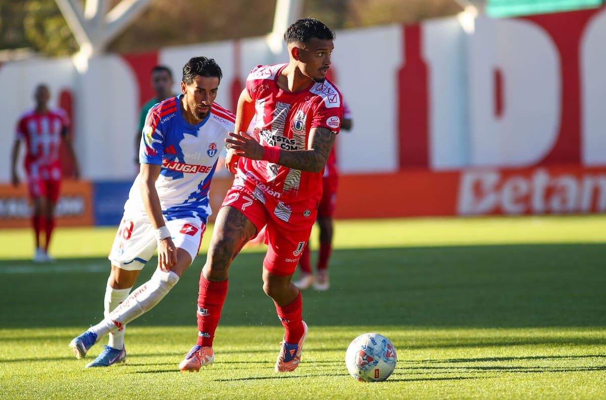 Ortiz tiene que estar atento: salieron a préstamo desde Colo-Colo y este domingo la rompieron en la Copa de la Liga