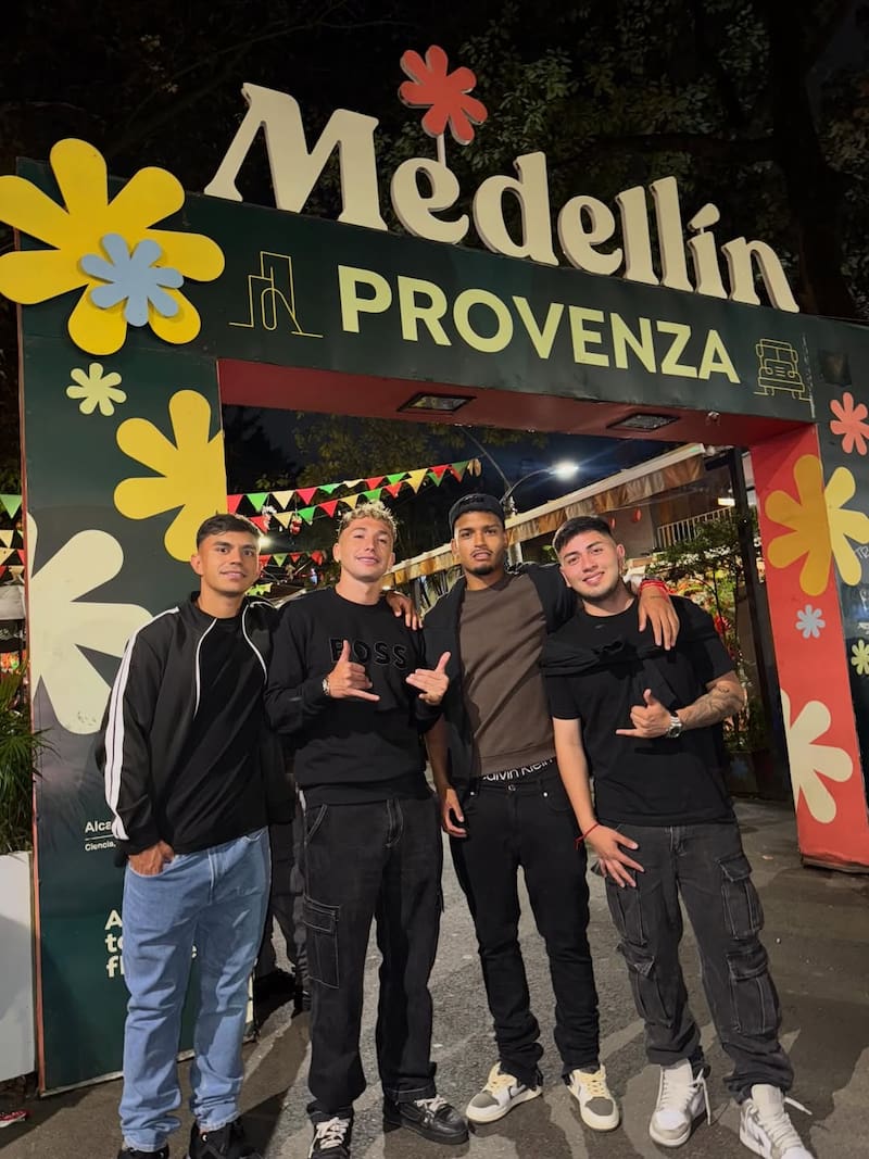 El defensa compartió fotos de sus vacaciones en Colombia junto a Vicente Pizarro y Luciano Arriagada