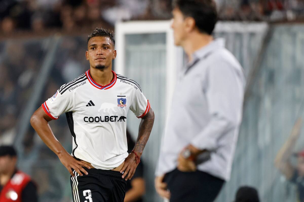 Daniel Gutiérrez fue probado en otro puesto por Gustavo Quinteros en Colo Colo. Foto: Agencia Aton.