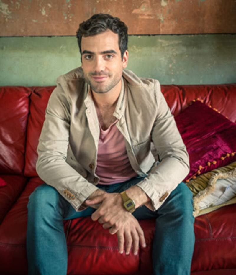 Daniel Ings es Freddy Horniman