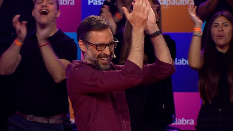 Daniel Matamala celebró tras ganarse el rosco de "Pasapalabra"/ Chilevisión