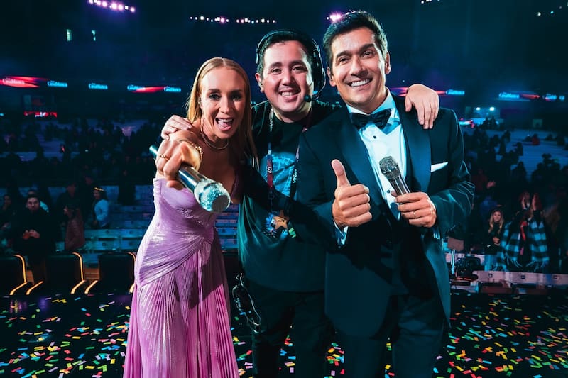 junto a los animadores del Festival de Viña Karen Doggenweiler y Rafael Araneda. Créditos: Instagram.