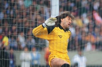 El achique, los títulos y su trascendencia hacen de Daniel Morón el mejor arquero extranjero de Colo Colo