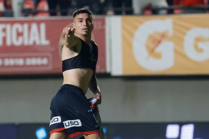 firmó su renovación con Deportes Limache por dos temporadas más. (Foto: Aton)