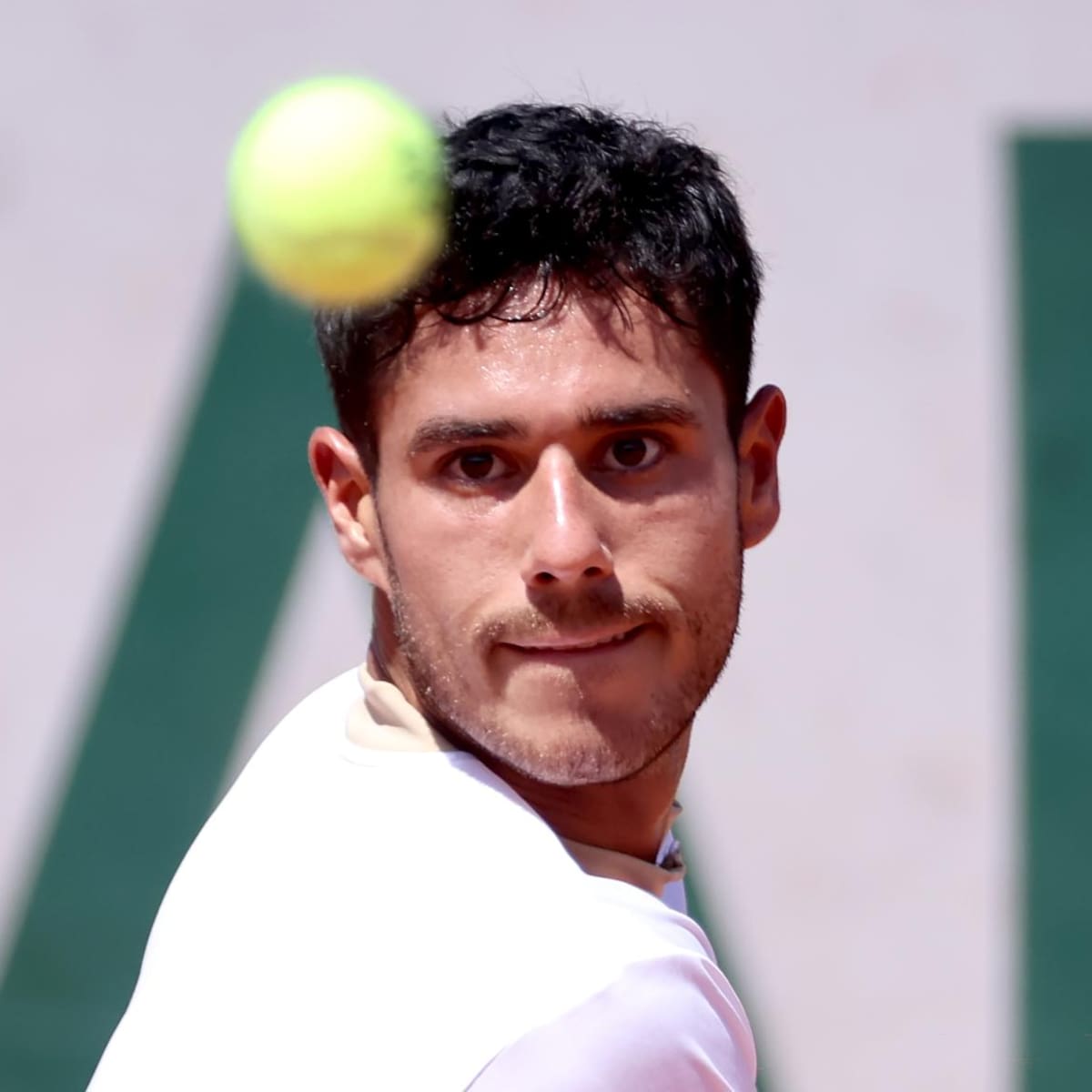 Paraguayo Daniel Vallejo gana en Roland Garros y hace historia para el tenis de su país