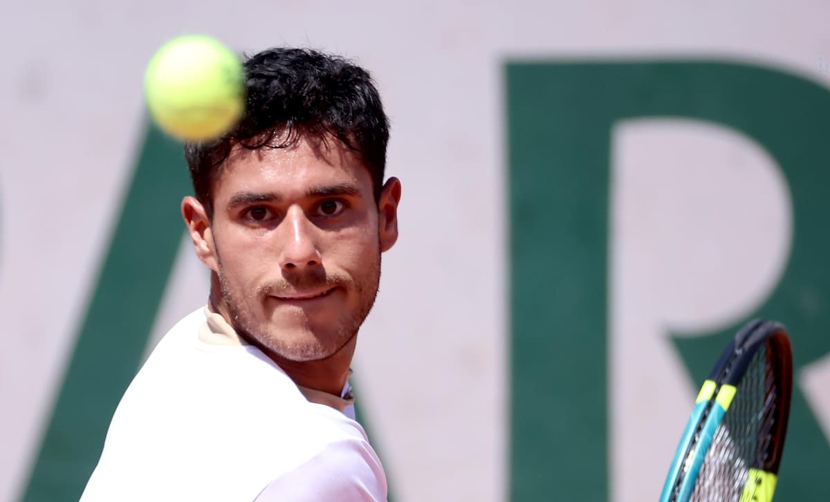 Ganó en su debut en Roland Garros e hizo historia para su país. EFE