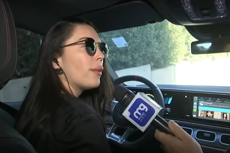 ha lucido en distintas ocasiones su auto por televisión. Créditos: Captura Mega.