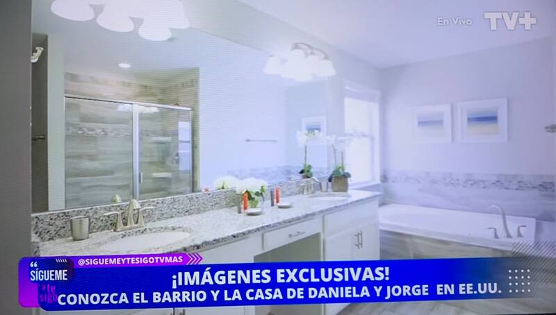 Así es uno de los baños de la residencia que mantienen en Orlando. (Captura: Sígueme y Te Sigo)