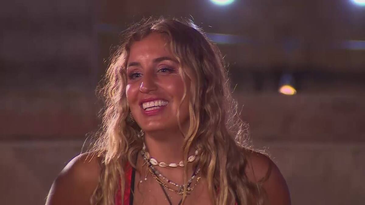 Daniela Castro desmintió rumor esparcido por Adriana Barrientos.