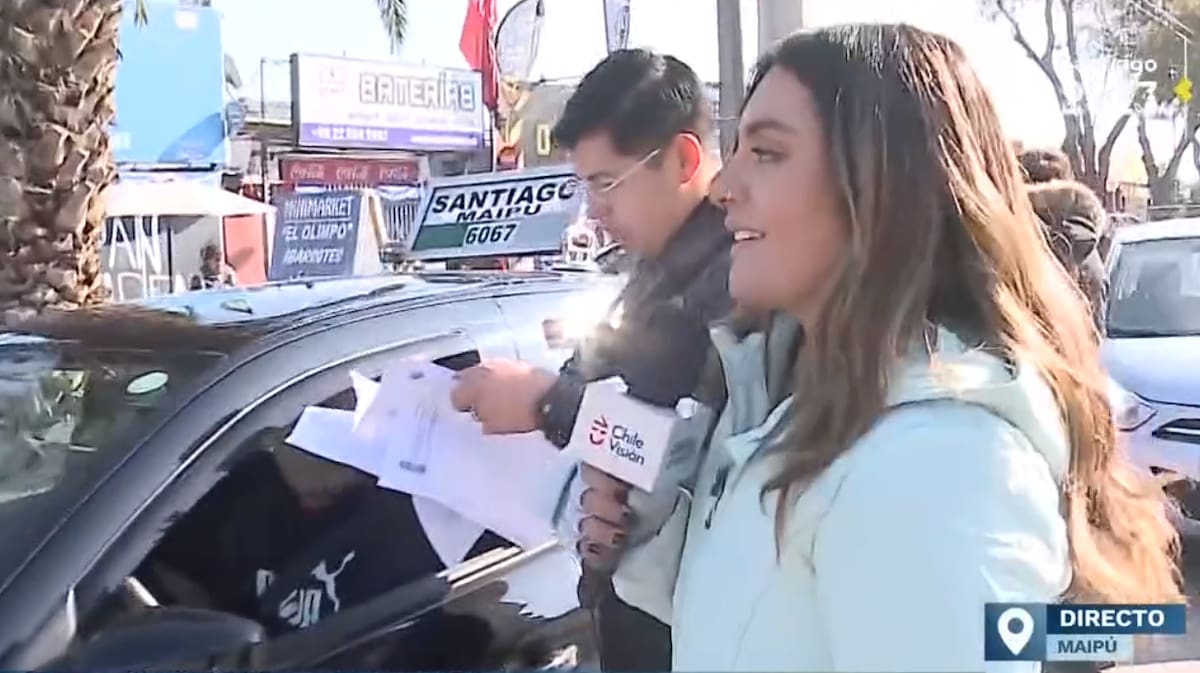 Periodista Daniela Muñoz reporteando en "Contigo en la Mañana".