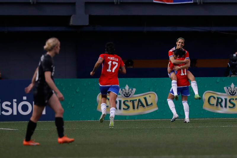 La delantera de Universidad de Chile abrió la cuenta ante Nueva Zelanda.