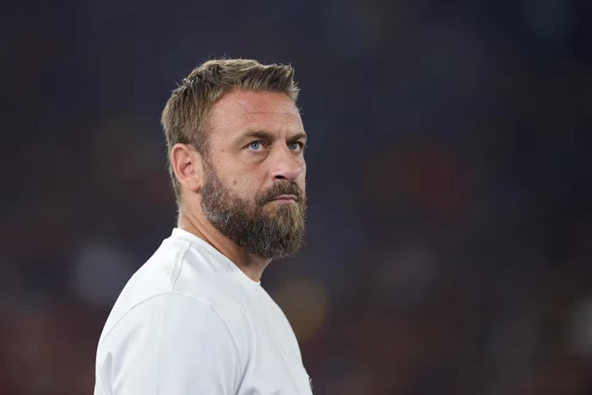 Daniele De Rossi fue despedido como DT de La Roma.
