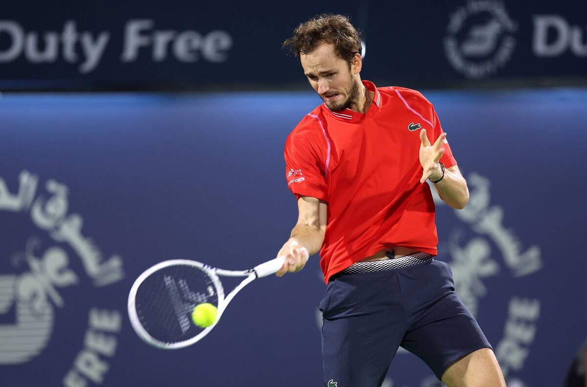 VIDEO | ¡Era humano! Medvedev derrotó a Novak Djokovic con puntos como éste