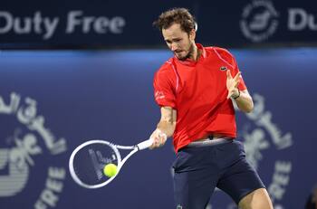 VIDEO | ¡Era humano! Medvedev derrotó a Novak Djokovic con puntos como éste