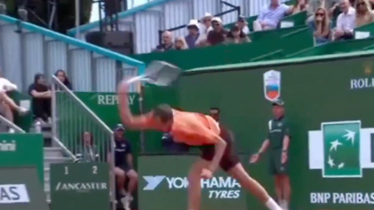 VIDEO | Medvedev explota en medio de la peor derrota de su vida: ¡Destruyó la raqueta con 6 golpes!