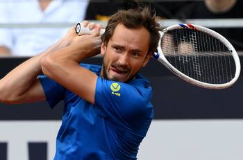 Alta tensión en el Masters de Roma: Medvedev se enfrentó a los hinchas y su partido se suspendió