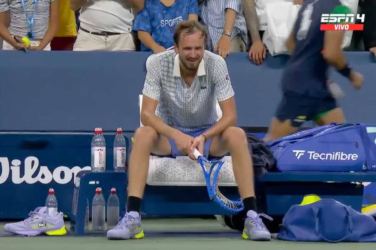 Después de caer en el US Open 2025, con su raqueta toda destrozada.