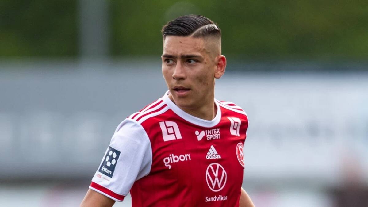 El delantero que puede jugar por La Roja y acaba de fichar en la prestigiosa Eredivisie