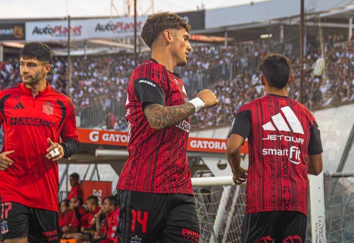 El delantero se va de Colo-Colo. Foto: @d.saavedra9.
