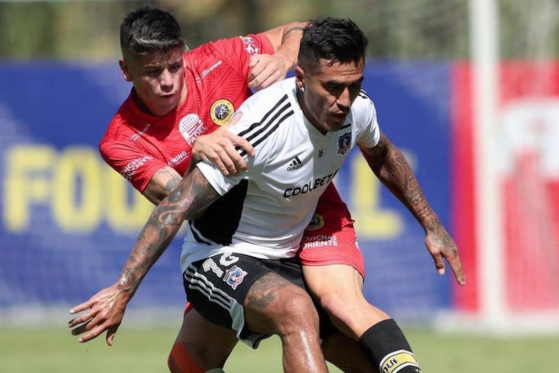 Darío Lezcano anotó uno de los dos goles de Colo Colo ante Lautaro de Buin.