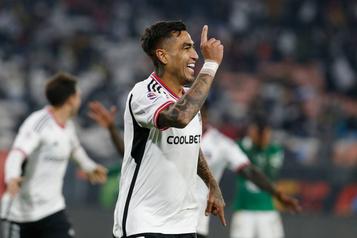 jugando por Colo Colo en 2023.