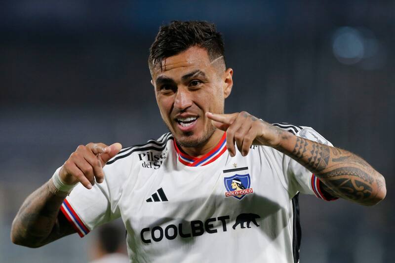 El delantero paraguayo de Colo Colo Darío Lezcano tras anotar un tanto con la camiseta del Cacique. Foto: Aton.