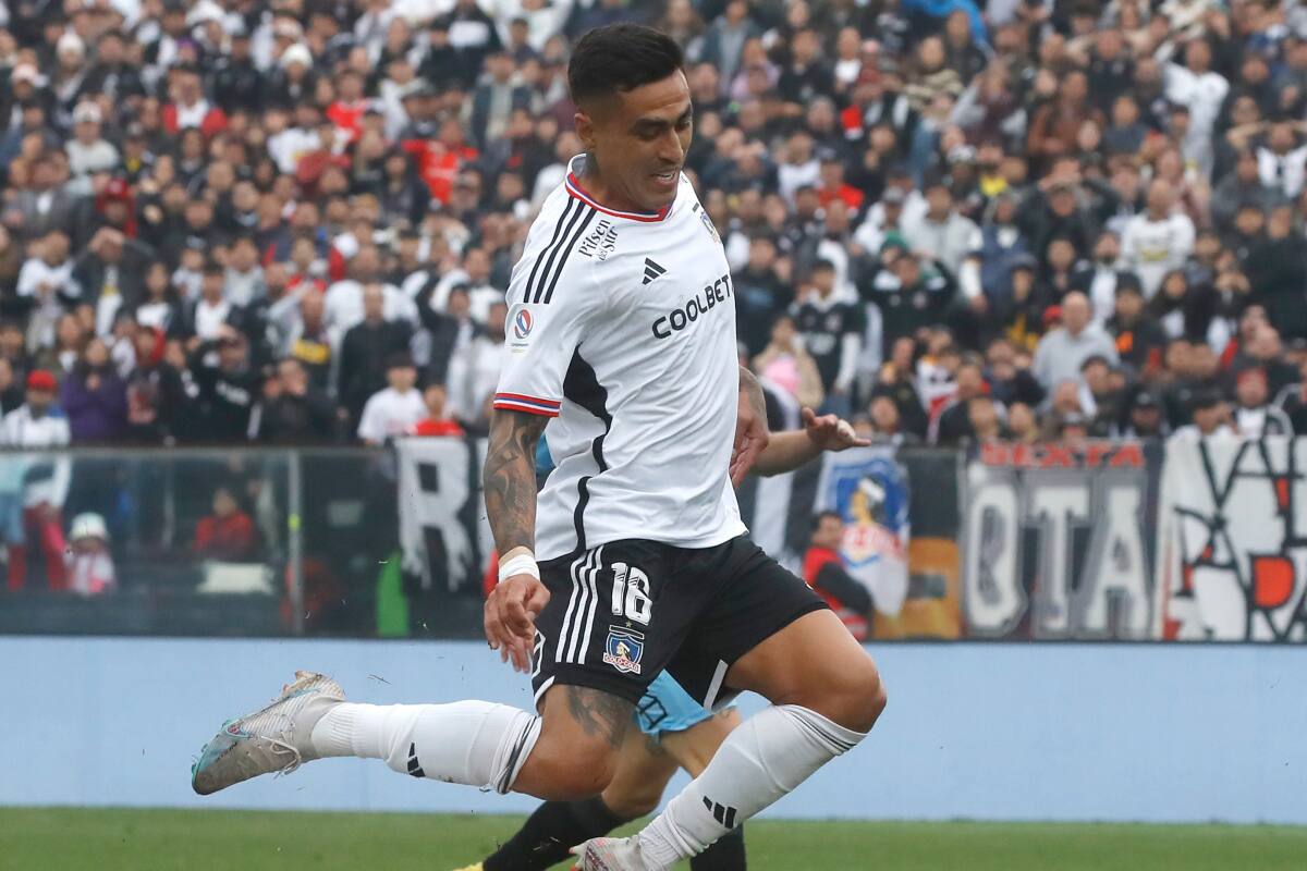 El delantero paraguayo le complica las cosas a Colo Colo. (Foto: Agencia Aton)