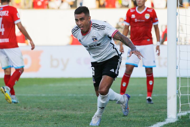 El delantero paraguayo ha disputado ocho partidos en Colo Colo, se ha perdido otros ocho duelos y en tres ha sido suplente. (Foto: Agencia Aton)