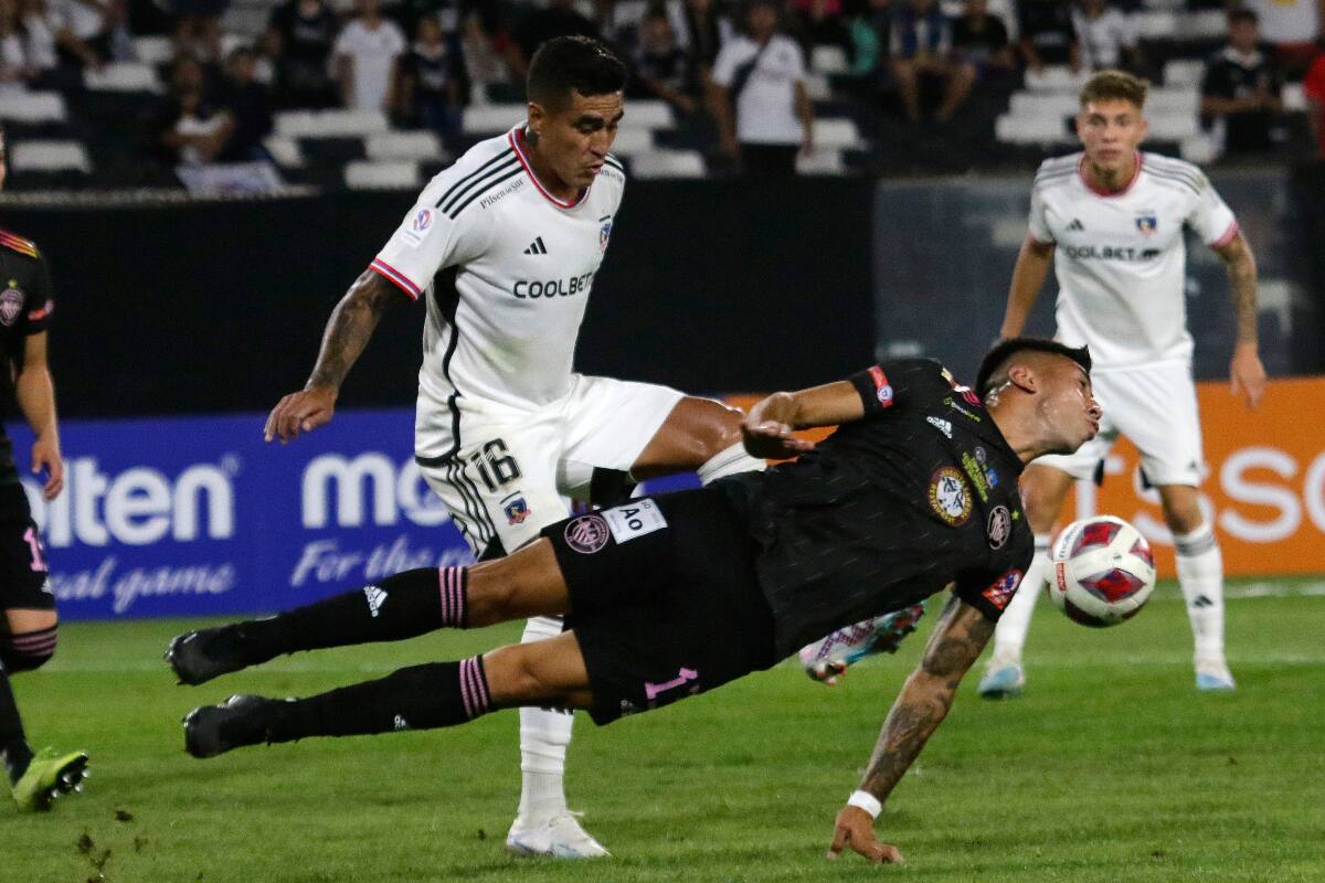Darío Lezcano en el partido de Colo Colo ante Santiago City por Copa Chile. (Crédito: Agencia Aton)