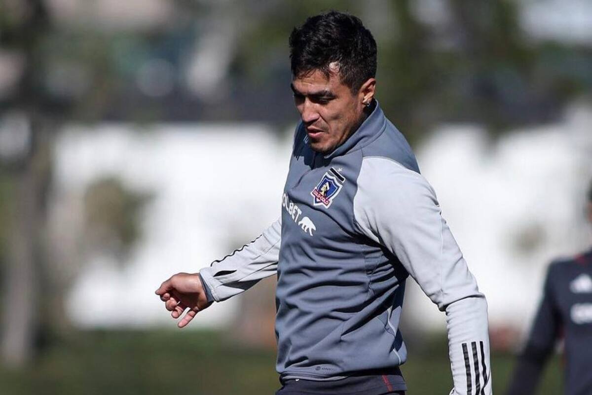 El delantero paraguayo sigue sin ser considerado en Colo Colo. (Foto: @colocolooficial)