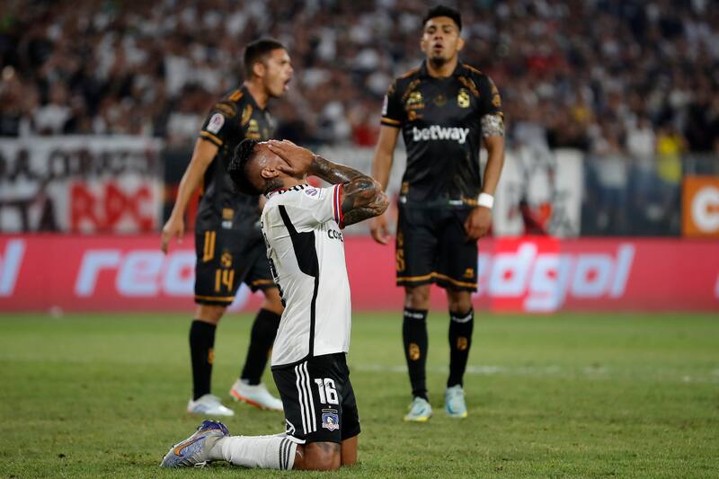 se lamenta en Colo Colo luego de fallar una ocasión ante Coquimbo Unido (Foto: Aton)