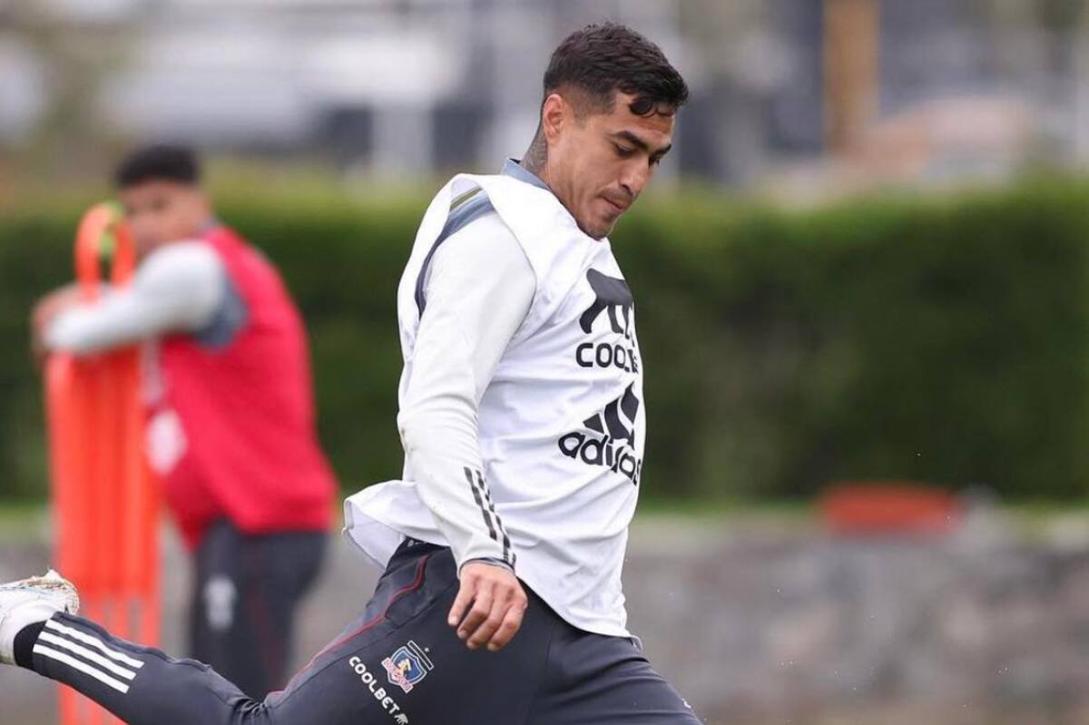 El delantero paraguayo en Colo Colo. (Foto: @colocolooficial)