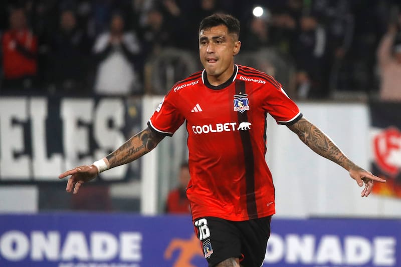 El delantero paraguayo está contra el tiempo para destrabar su salida de Colo Colo hacia Emelec. (Foto: Agencia Aton)