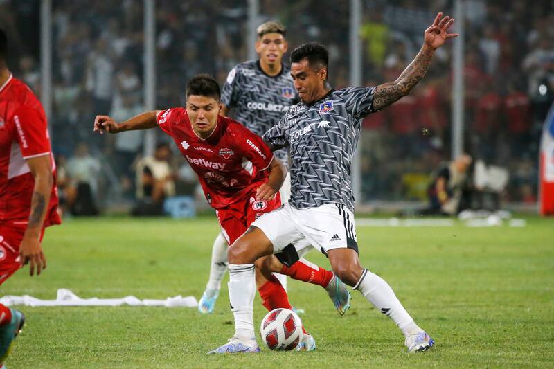 Darío Lezcano ensayó con un doble 9 en Colo Colo junto a Benegas
