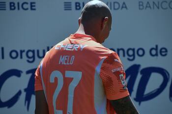 Darío Melo parte de atrás en la UC: la razón que lo hace perder terreno en la lucha por el arco