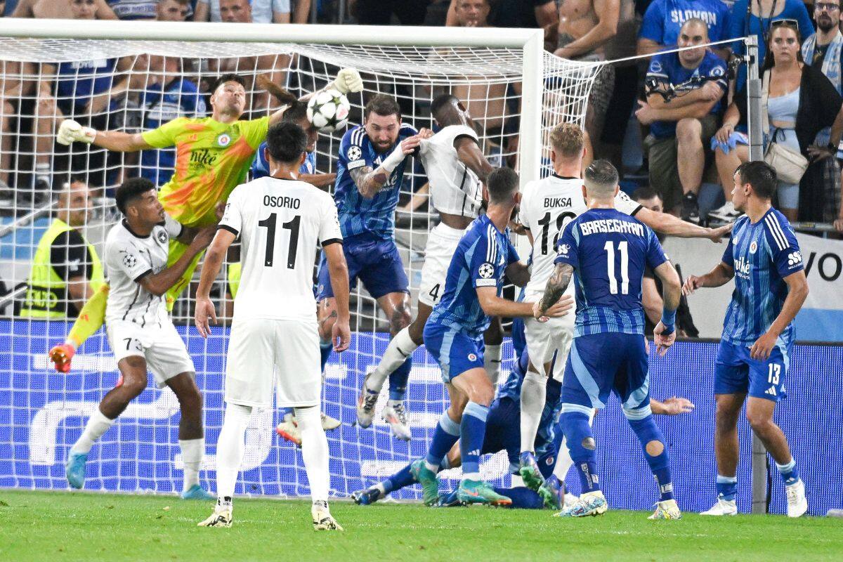 tuve una ocasión inmejorable de sentencir el partido, pero falló ante el arquero rival, Dominik Takáč. Foto: Tripsbladet.