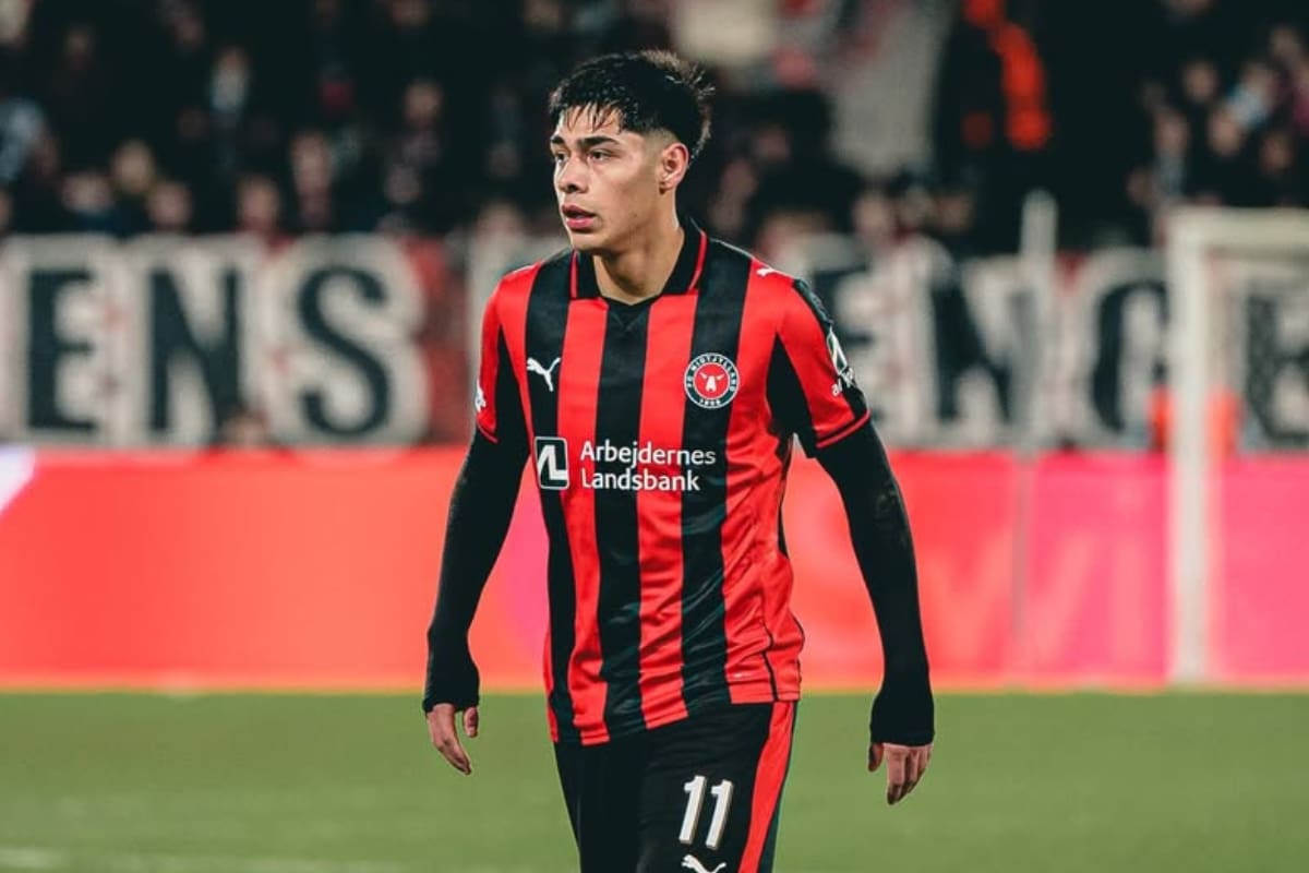El ex Universidad de Chile será baja en la ida. Foto: Midtjylland en Instagram.