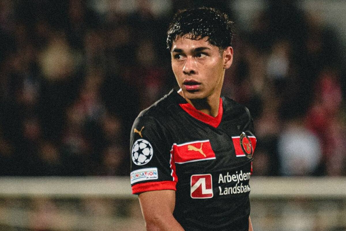 tuvo un llamado de atención de sus compañeros. Foto: @fcmidtjylland