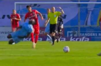 VIDEO | Darío Osorio pierde el control en Dinamarca: pega este patadón y recibe tarjeta roja