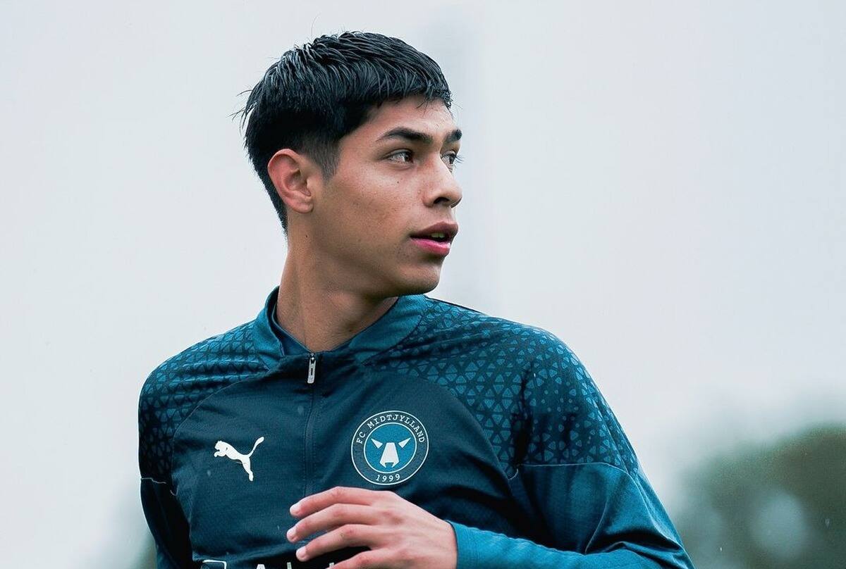 debutará este martes 23 de julio en Champions League. Foto: @fcmidtjylland