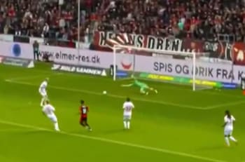 VIDEO | Carrerón infernal y definición exquisita: Darío Osorio y su nuevo gol en el Midtjylland