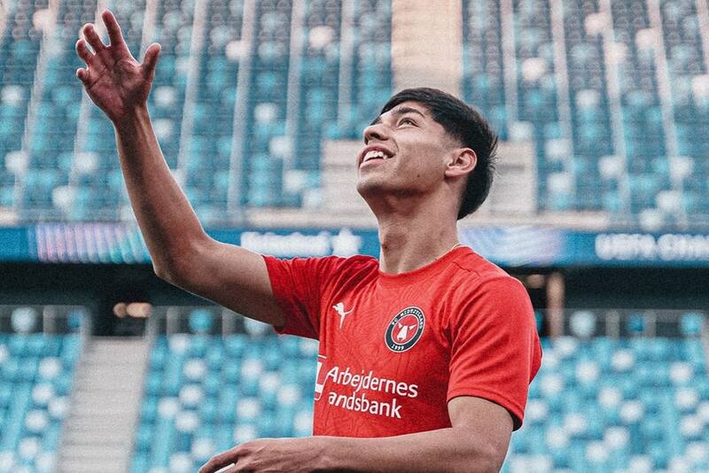 es halagado por scouter internacional. Foto: @fcmidtjylland