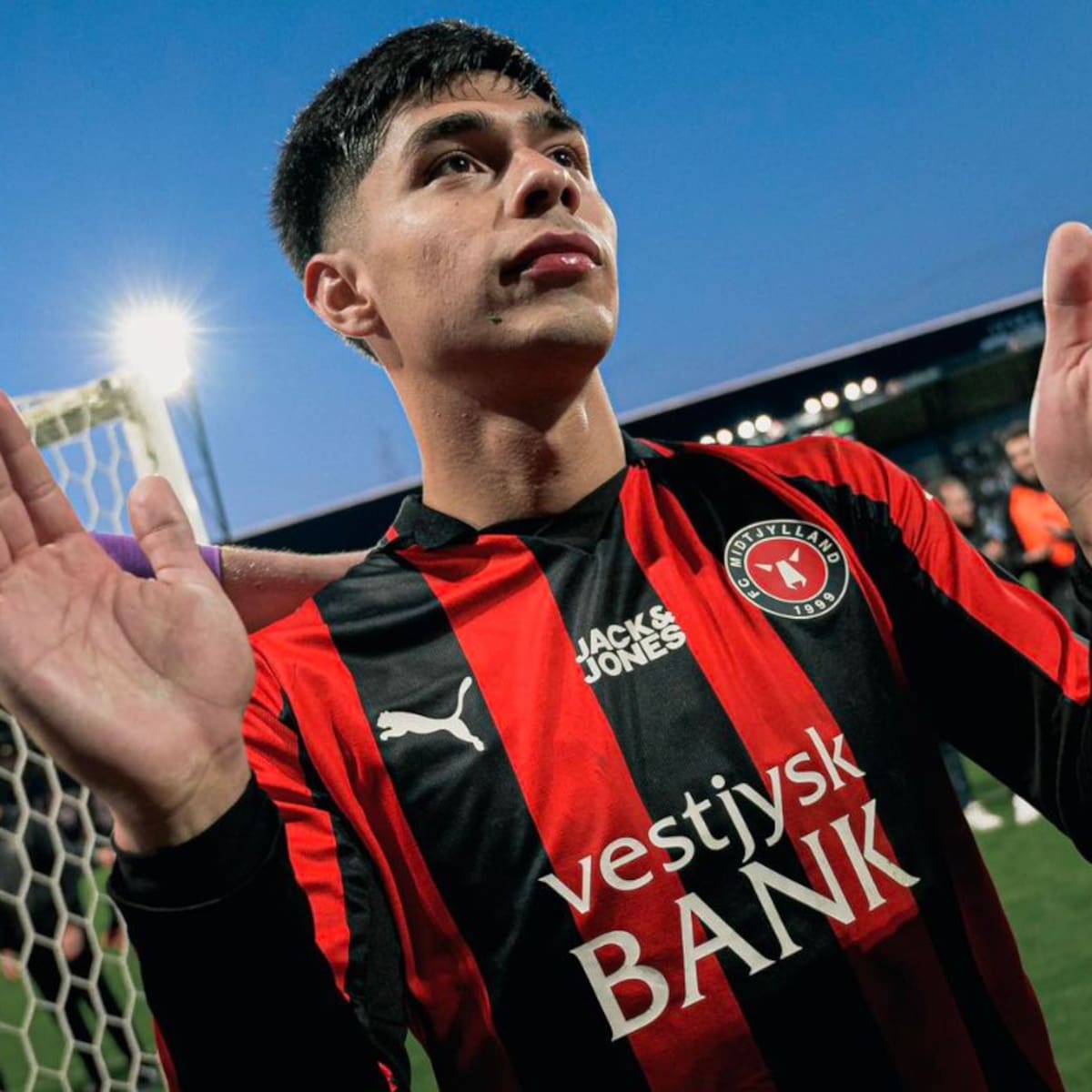 Podría jugar Champions: la actualidad de los 3 equipos de la Premier League que buscan a Darío Osorio